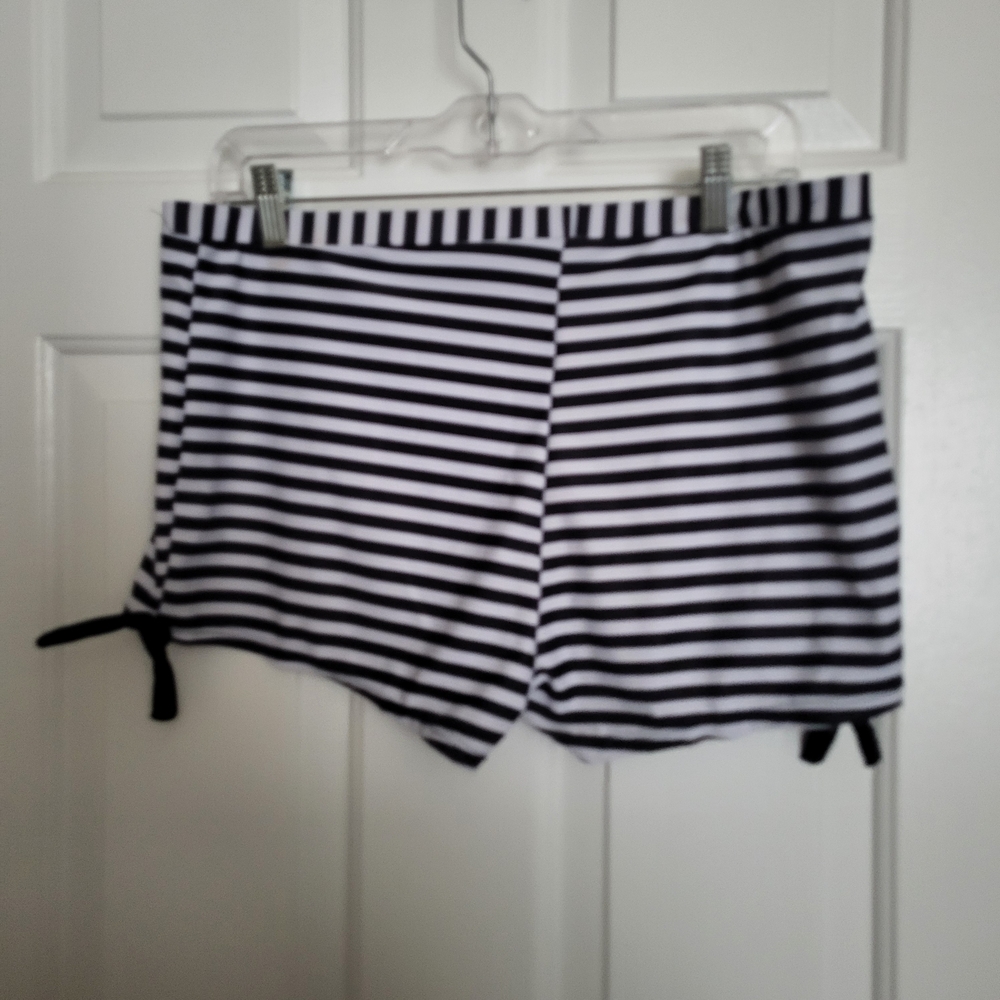 Striped Ruffled Tankini Set - Picture 5 of 12